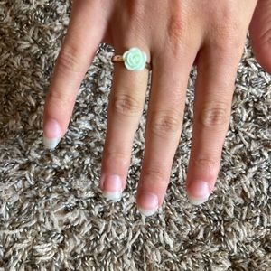 gold flower ring- $5- size 5